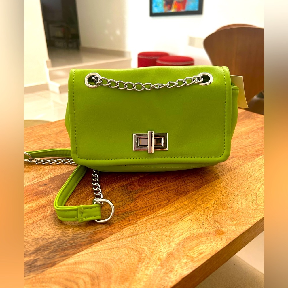 NWT Green w/ Silver Chain Purse